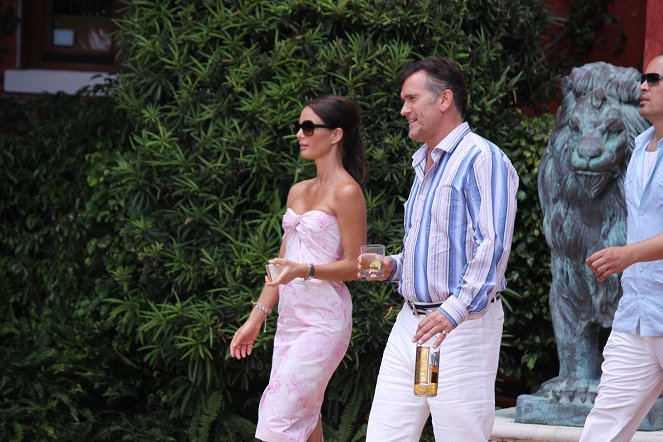 Burn Notice - Square One - Photos - Gabrielle Anwar, Bruce Campbell