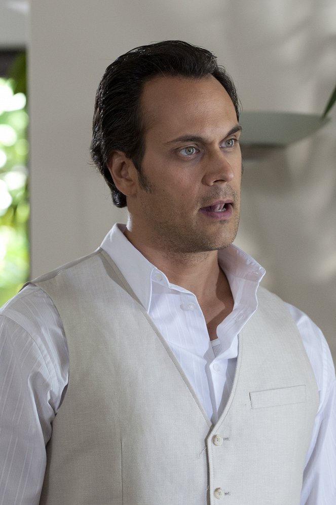 Burn Notice - Season 5 - Enemy of My Enemy - Van film - Todd Stashwick