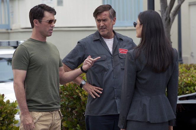 Burn Notice - Season 5 - Enemy of My Enemy - Photos - Jeffrey Donovan, Bruce Campbell