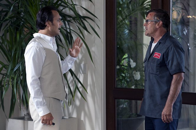 Burn Notice - Season 5 - Enemy of My Enemy - Photos - Bruce Campbell