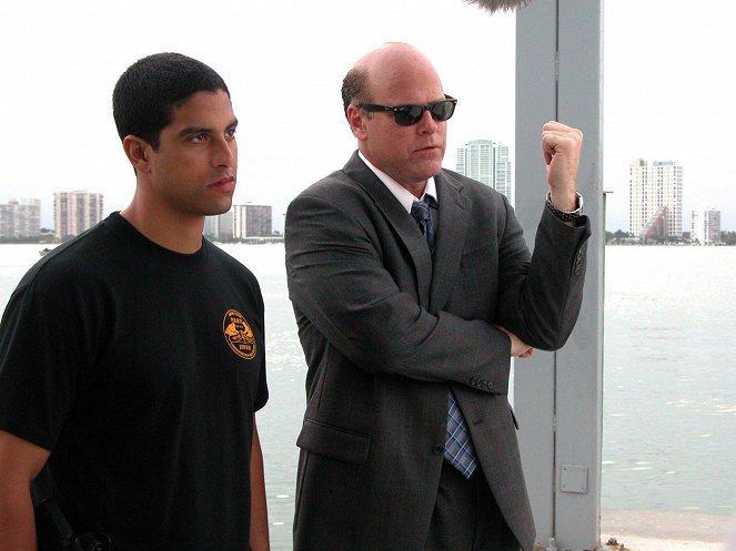 CSI: Miami - Pro Per - Van film - Adam Rodriguez, Rex Linn