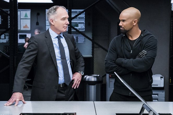 S.W.A.T. - Season 1 - K-Town - Photos - Patrick St. Esprit, Shemar Moore