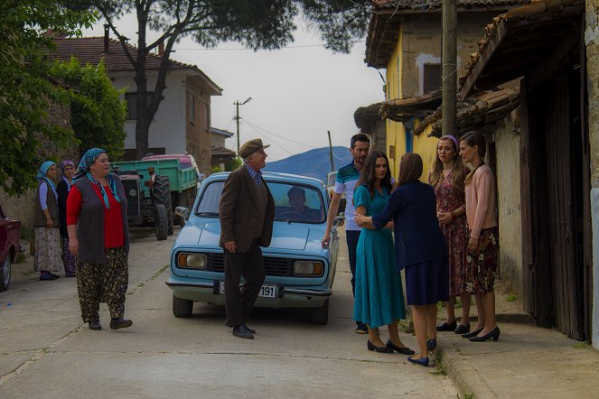 Yeşil Deniz - Yeniden ganamasın - De la película