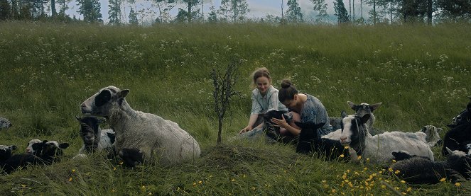 Kyrsyä - De la película - Saara Elina, Veera W. Vilo