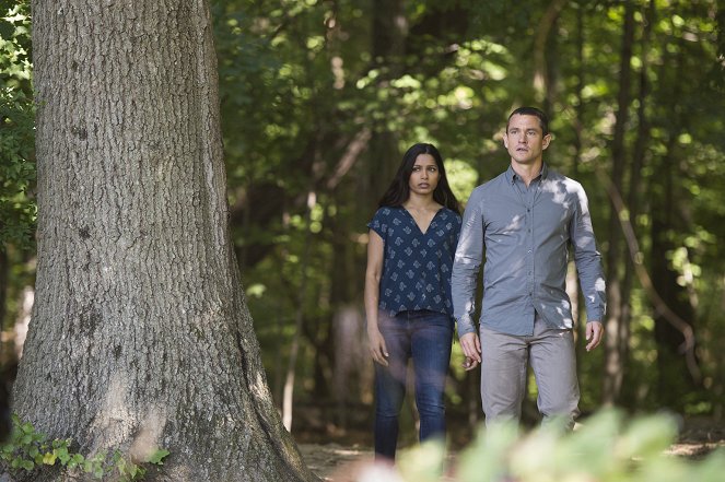 The Path - Season 3 - The Strongest Souls - Photos - Freida Pinto, Hugh Dancy