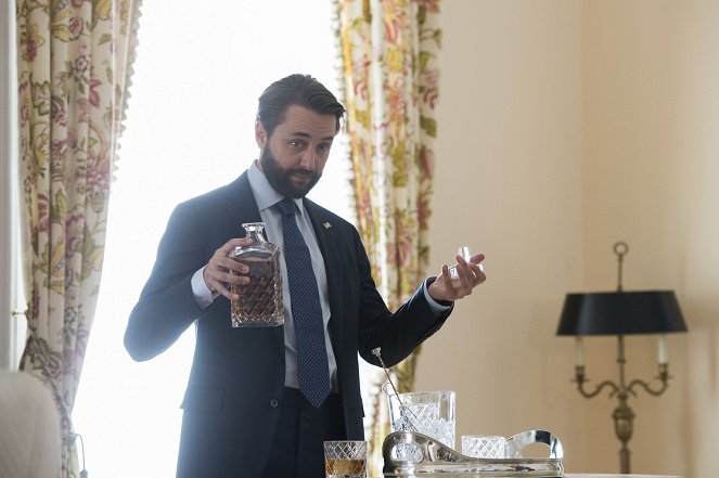 The Path - Season 3 - To Lift the Veil - Photos - Vincent Kartheiser