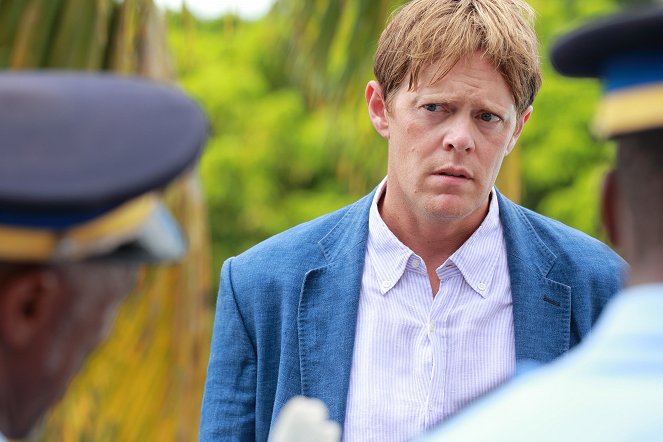 Death in Paradise - Swimming in Murder - Photos - Kris Marshall