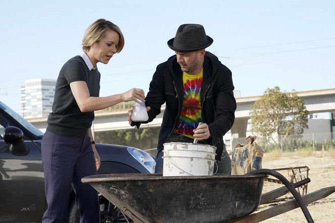 Scorpion - Who Let the Dog Out ('Cause Now It's Stuck in a Cistern) - Film - Tina Majorino, Eddie Kaye Thomas