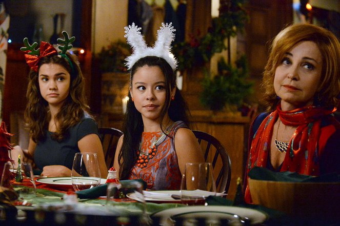 Fosterovi - Duch dávných Vánoc - Z filmu - Maia Mitchell, Cierra Ramirez, Annie Potts