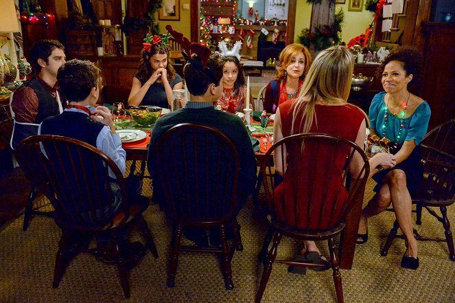 The Fosters - Weihnachten bei den Fosters - Filmfotos - David Lambert, Maia Mitchell, Cierra Ramirez, Annie Potts, Sherri Saum