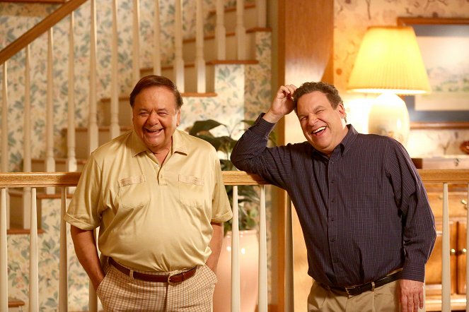 The Goldbergs - The Most Handsome Boy on the Planet - Photos - Paul Sorvino, Jeff Garlin