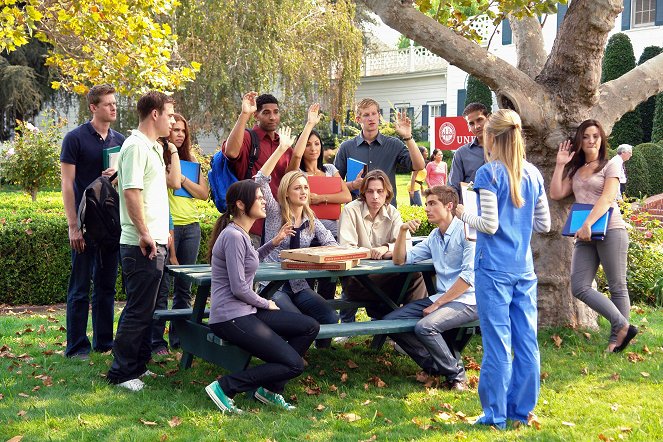 Scrubs - Scrubs: Med School - Our First Day of School - Photos - Kerry Bishé, Dave Franco