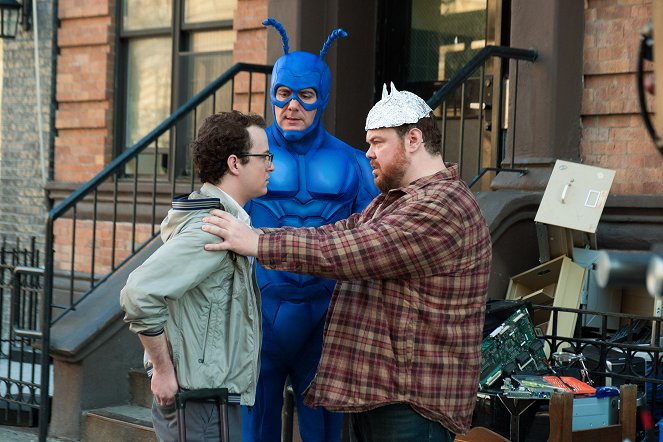 The Tick - Tale from the Crypt - Filmfotos - Griffin Newman, Peter Serafinowicz