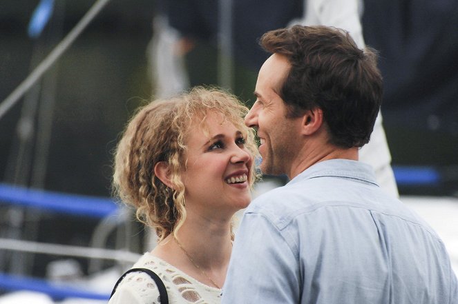 Na życiowym zakręcie - Z filmu - Juno Temple, Alessandro Nivola