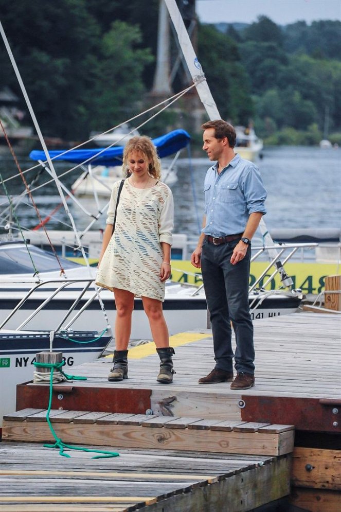 One Percent More Humid - Filmfotos - Juno Temple, Alessandro Nivola