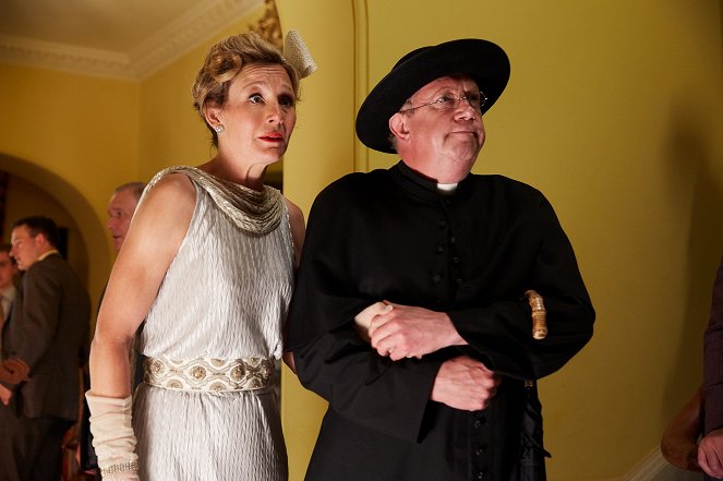 Father Brown - The Face of the Enemy - Z filmu - Nancy Carroll, Mark Williams