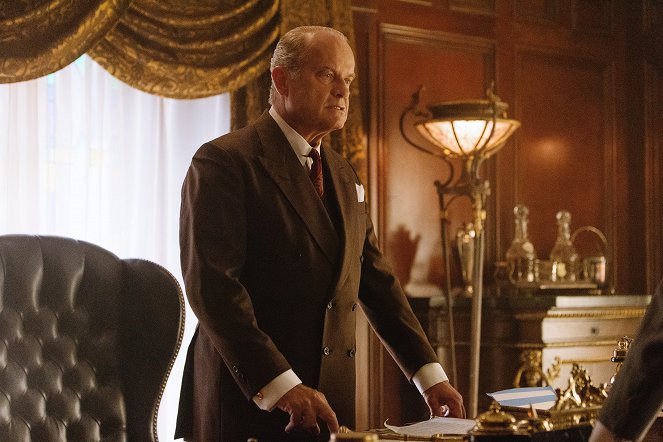 The Last Tycoon - A Brady-American Christmas - Photos - Kelsey Grammer