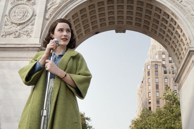 The Marvelous Mrs. Maisel - The Disappointment of the Dionne Quintuplets - Van film - Rachel Brosnahan