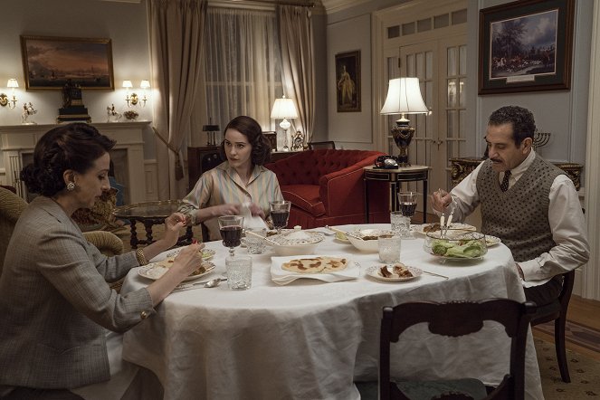 The Marvelous Mrs. Maisel - The Disappointment of the Dionne Quintuplets - Photos - Marin Hinkle, Rachel Brosnahan, Tony Shalhoub