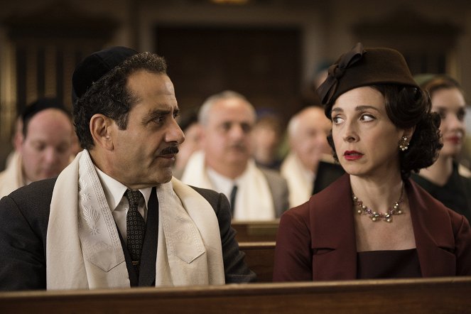 The Marvelous Mrs. Maisel - Put That On Your Plate! - Filmfotos - Tony Shalhoub, Marin Hinkle