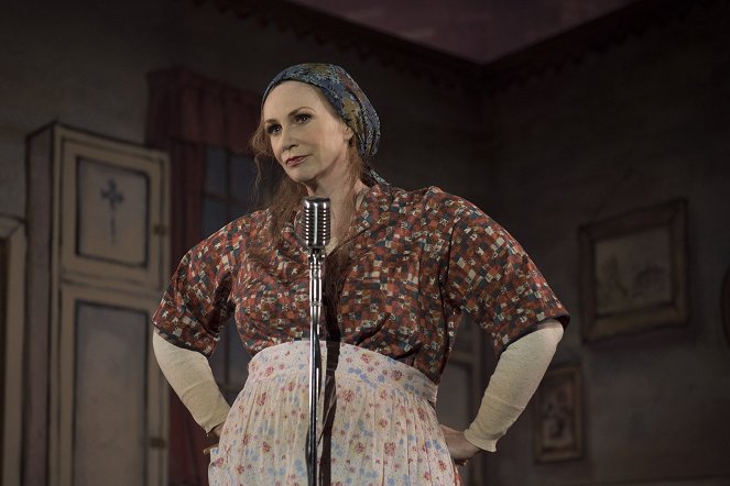 The Marvelous Mrs. Maisel - Season 1 - Put That On Your Plate! - Photos - Jane Lynch