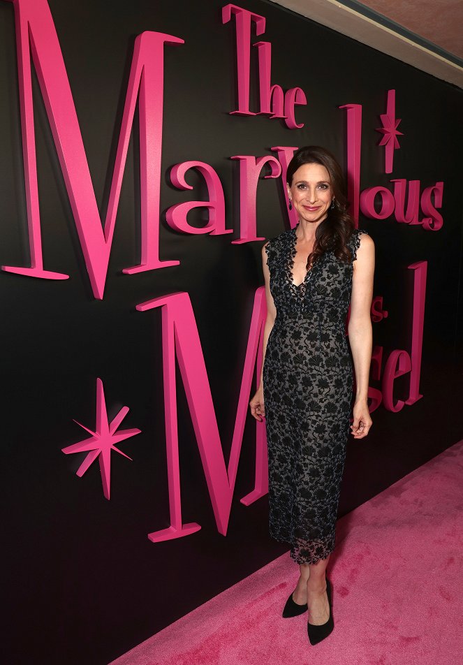 Úžasná paní Maiselová - Z akcií - "The Marvelous Mrs. Maisel" Premiere at Village East Cinema in New York on November 13, 2017 - Marin Hinkle