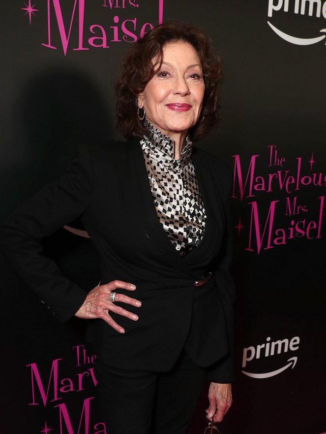 Úžasná paní Maiselová - Z akcií - "The Marvelous Mrs. Maisel" Premiere at Village East Cinema in New York on November 13, 2017 - Kelly Bishop