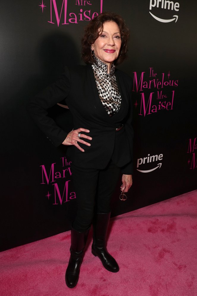 Úžasná paní Maiselová - Z akcií - "The Marvelous Mrs. Maisel" Premiere at Village East Cinema in New York on November 13, 2017 - Kelly Bishop