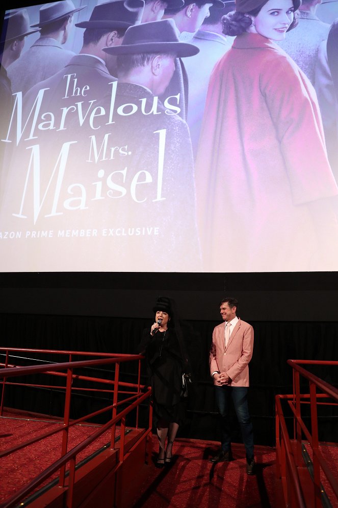 Úžasná paní Maiselová - Z akcií - "The Marvelous Mrs. Maisel" Premiere at Village East Cinema in New York on November 13, 2017 - Amy Sherman-Palladino, Daniel Palladino