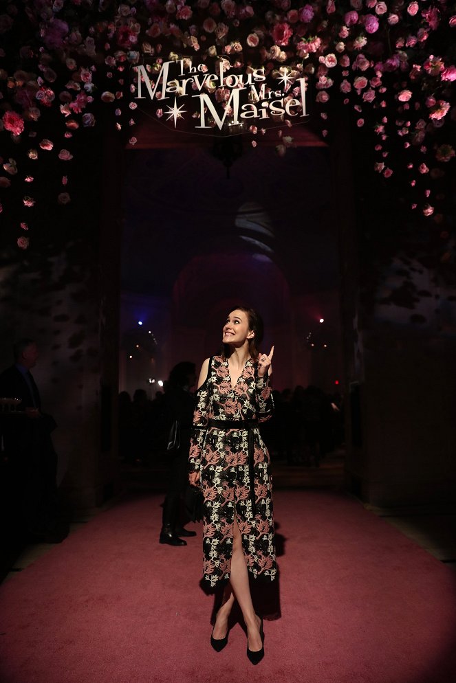 Úžasná paní Maiselová - Z akcií - "The Marvelous Mrs. Maisel" Premiere at Village East Cinema in New York on November 13, 2017 - Rachel Brosnahan