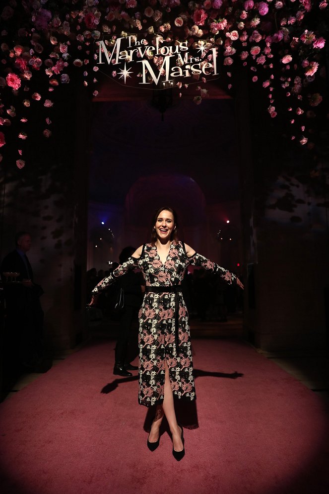 Úžasná paní Maiselová - Z akcií - "The Marvelous Mrs. Maisel" Premiere at Village East Cinema in New York on November 13, 2017 - Rachel Brosnahan