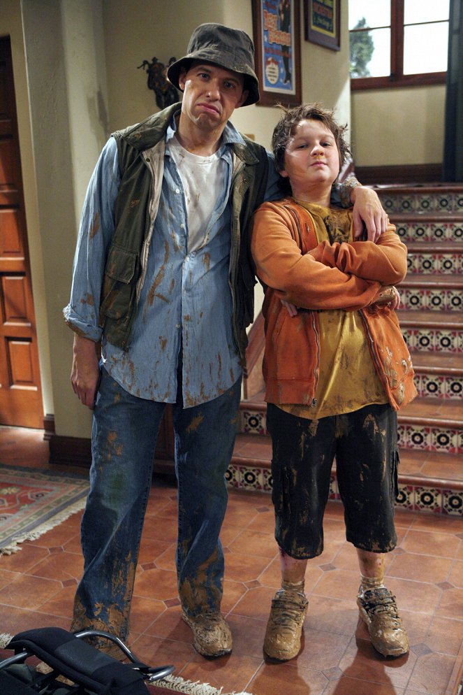 Two and a Half Men - Season 4 - It Never Rains in Hooterville - Making of - Jon Cryer, Angus T. Jones