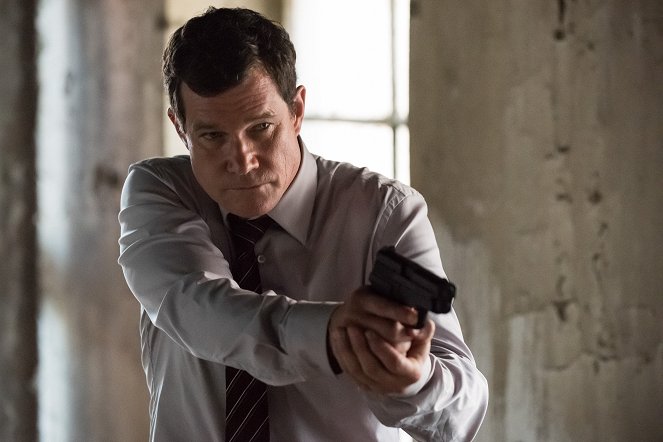 Unforgettable - Season 4 - We Can Be Heroes - Photos - Dylan Walsh