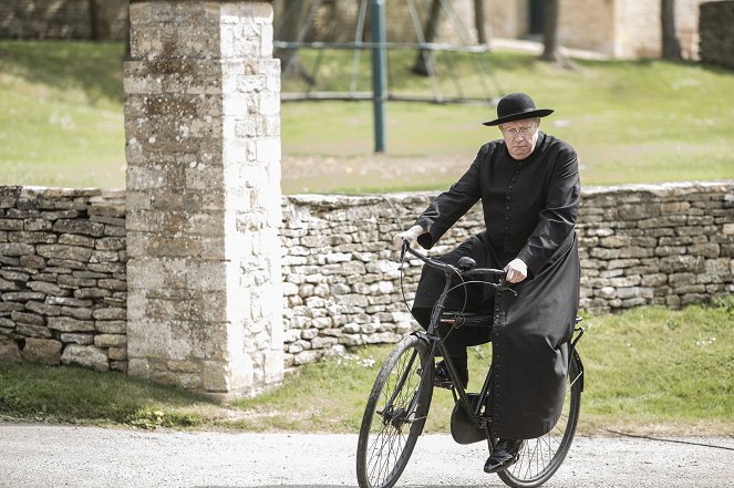 Father Brown - The Devil You Know - Photos - Mark Williams
