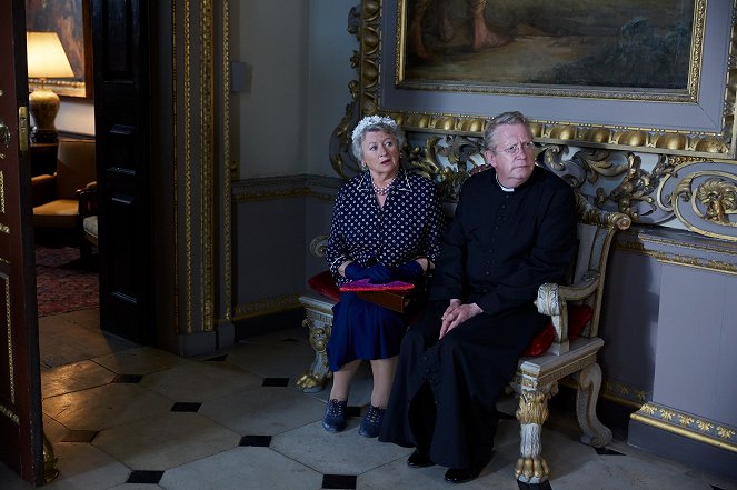 Father Brown - Season 6 - The Dance Of Death - De la película - Sorcha Cusack, Mark Williams