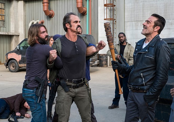 The Walking Dead - Season 8 - Photos - Steven Ogg, Jeffrey Dean Morgan