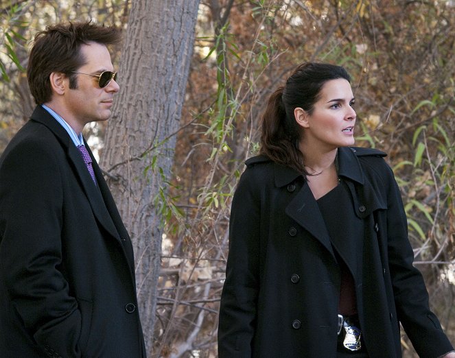 Rizzoli & Isles - See One. Do One. Teach One. - Photos - Billy Burke, Angie Harmon