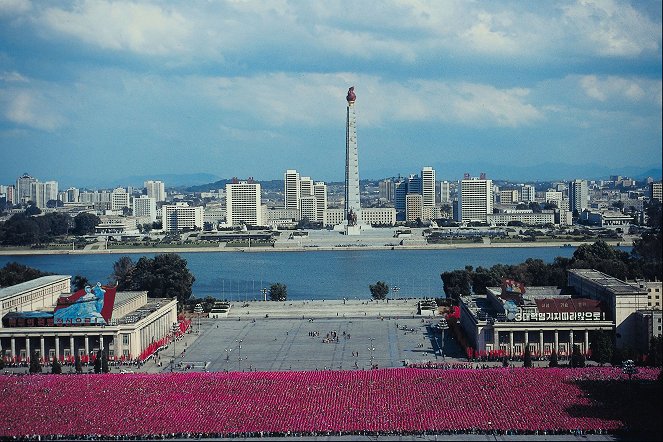 Pohled zevnitř: Severní Korea: Tři Kimové - Z filmu