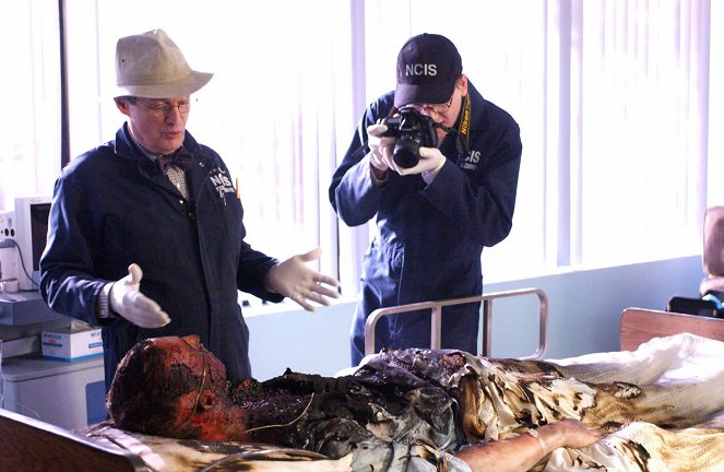 NCIS: Naval Criminal Investigative Service - Season 2 - Heart Break - Photos - David McCallum, Brian Dietzen