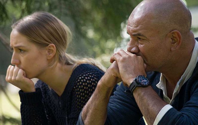 Occupation - Van film - Izzy Stevens, Temuera Morrison