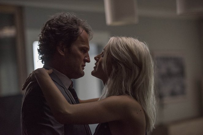 All I See Is You - Filmfotos - Jason Clarke, Blake Lively