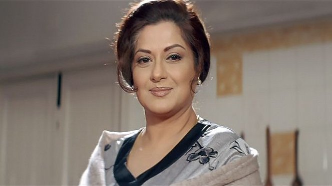 Hum Kaun Hai? - Film - Moushumi Chatterjee
