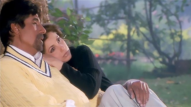 Hum Kaun Hai? - Z filmu - Amitabh Bachchan, Dimple Kapadia