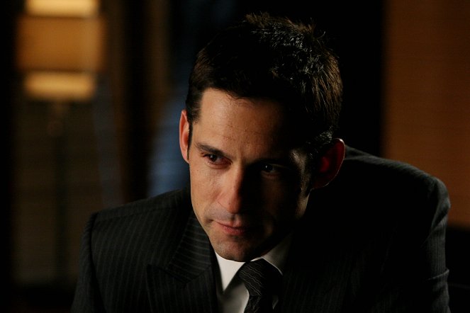 Without a Trace - Season 6 - Claus and Effect - Photos - Enrique Murciano