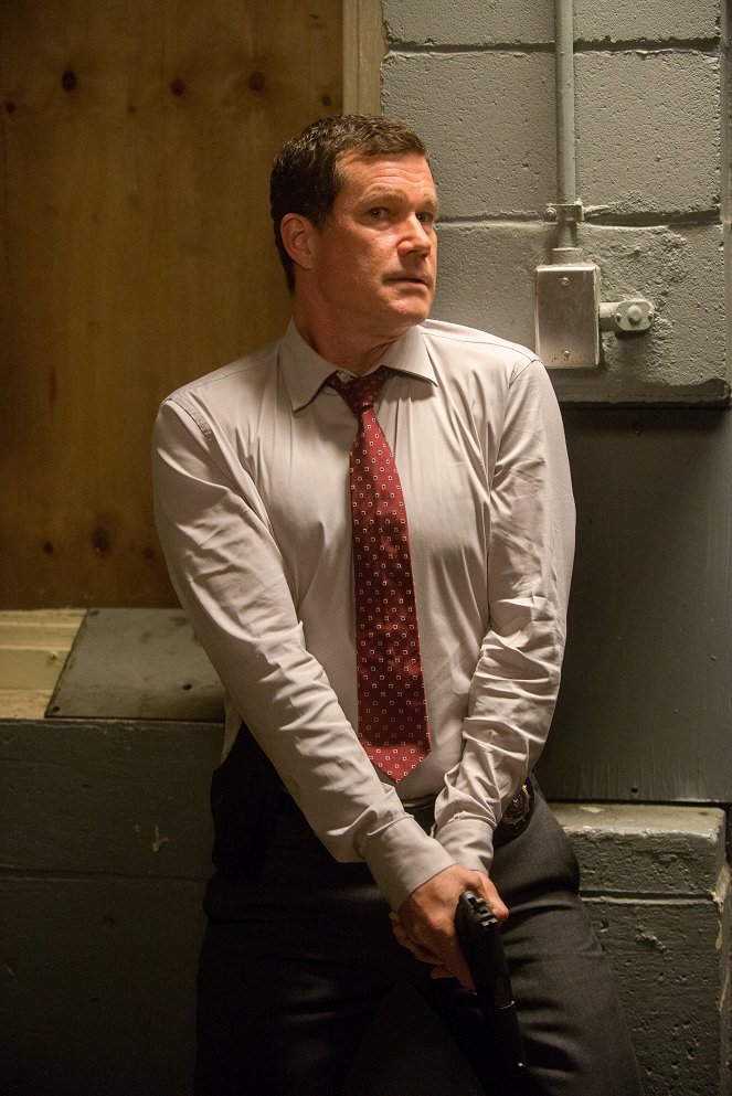Unforgettable - Season 4 - Shelter from the Storm - Photos - Dylan Walsh