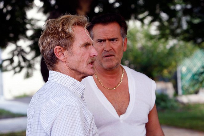 Burn Notice - Dead to Rights - Photos - Jere Burns, Bruce Campbell