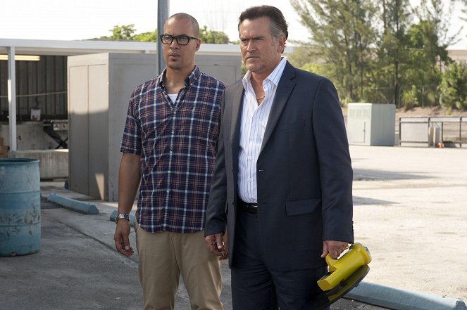 Burn Notice - Photos - Coby Bell, Bruce Campbell