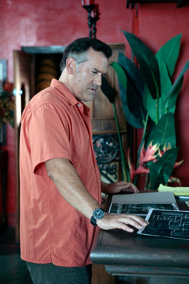 Burn Notice - Acceptable Loss - Photos - Bruce Campbell