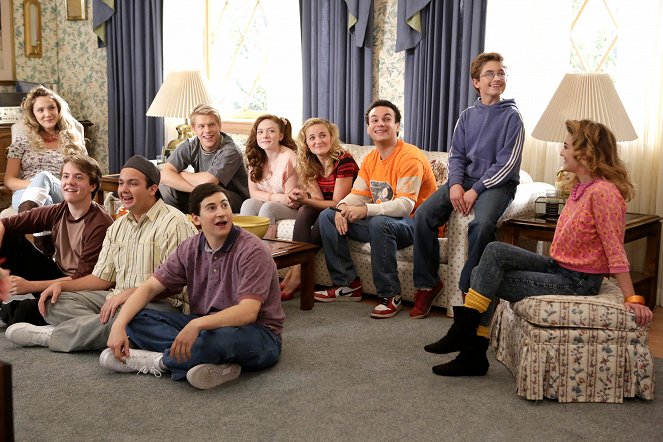 A Goldberg család - Season 2 - DannyDonnieJoeyJonJordan - Filmfotók - Natalie Alyn Lind, Troy Gentile, Sean Giambrone