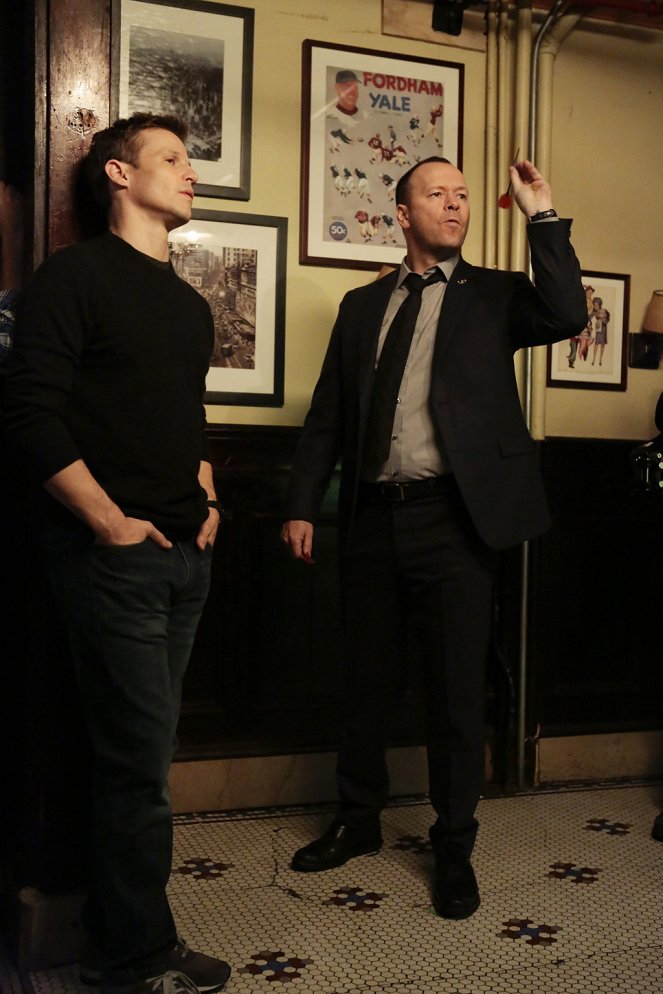 Blue Bloods - Crime Scene New York - Friends in Need - Photos - Will Estes, Donnie Wahlberg